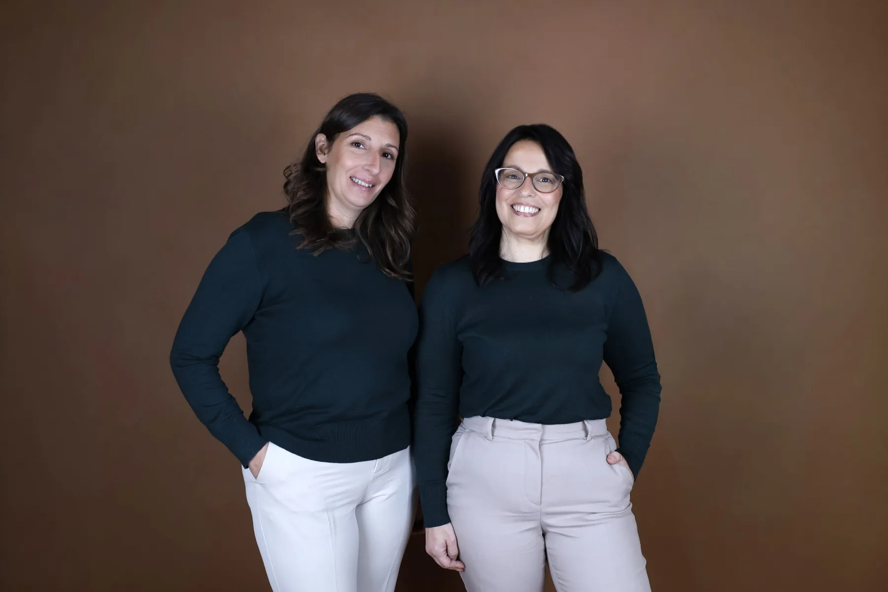 Sílvia Valente e Mónica Afonso, da Fiducia Homes, num retrato de estúdio